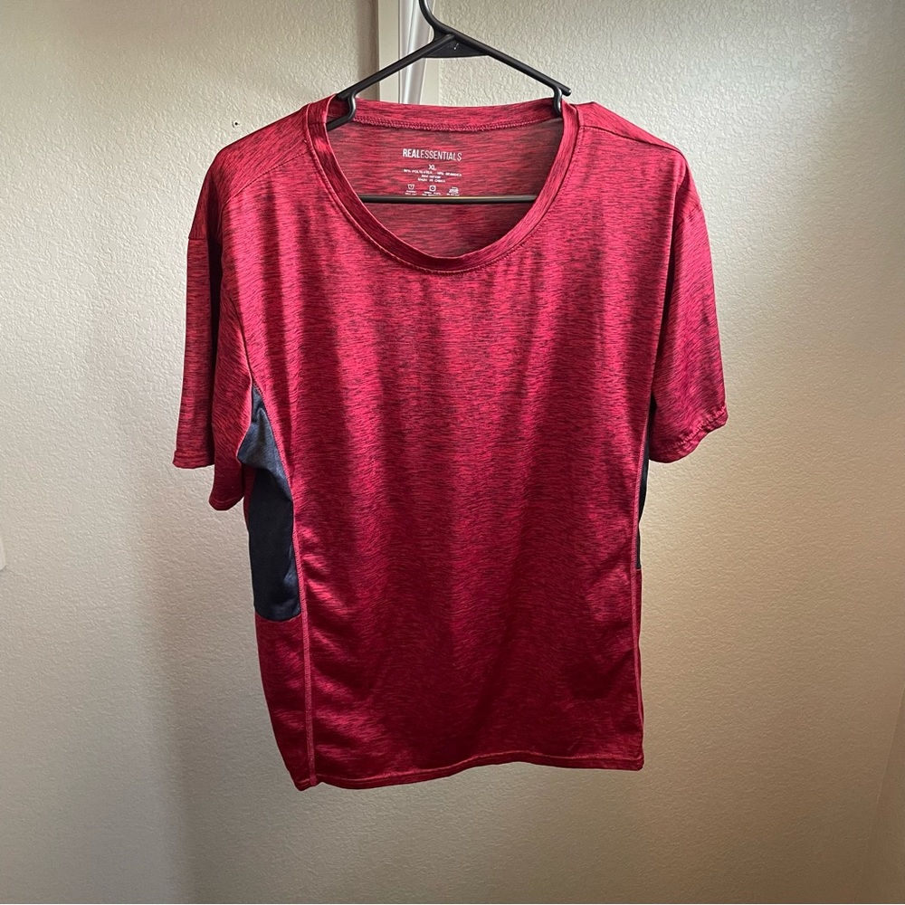 Essentials Red women’s size XL Short Sleeve Tee